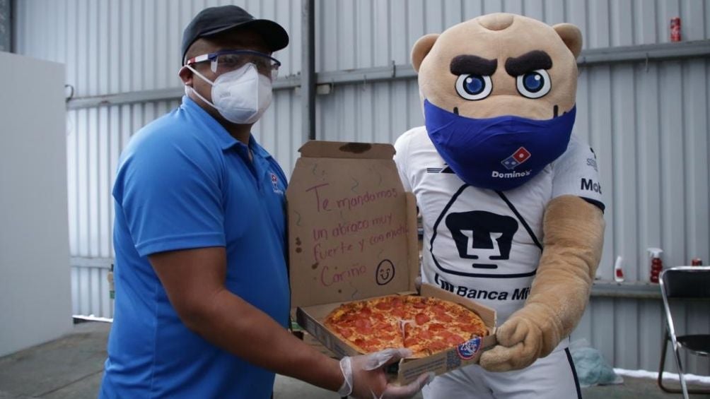 Goyo entregó pizzas a personal de salud 