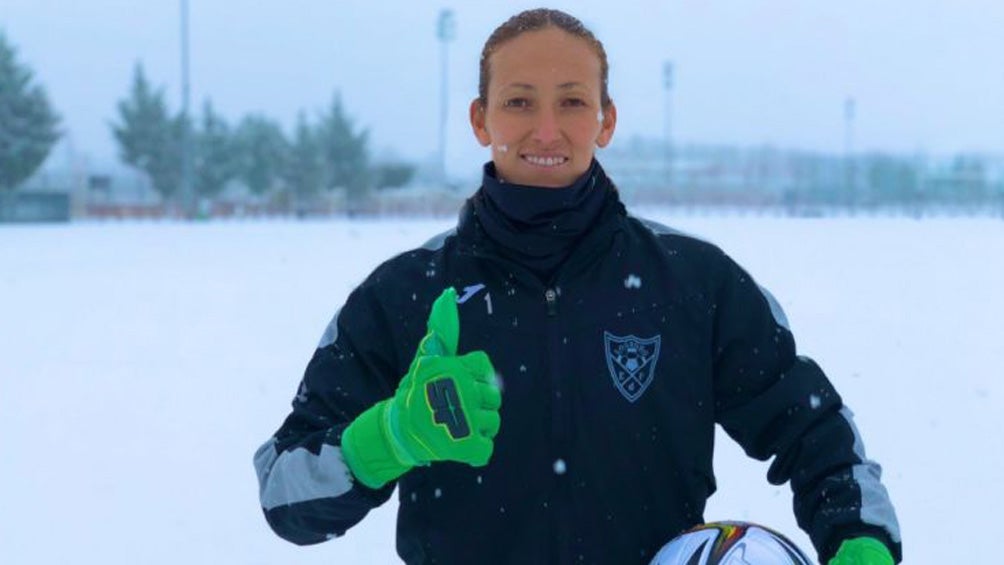 Pamela Tajonar durante un entrenamiento con el EDF Logroño 