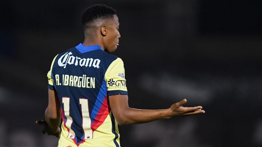 Andrés Ibargüen en un partido con América 