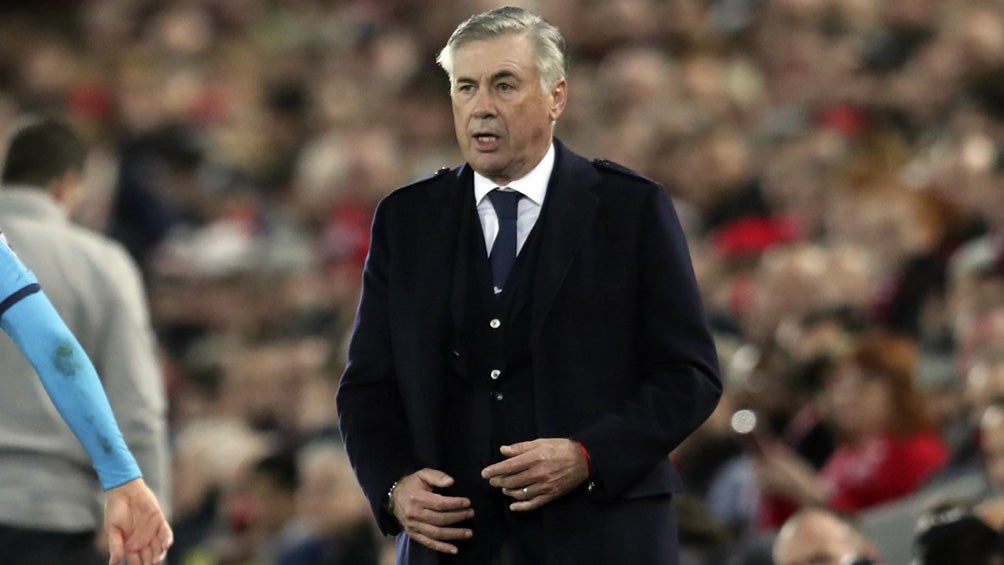 Carlo Ancelotti durante un duelo del Everton 