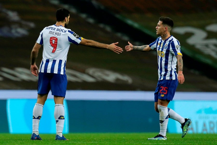 Jugadores del Porto tras anotar gol a favor del Porto