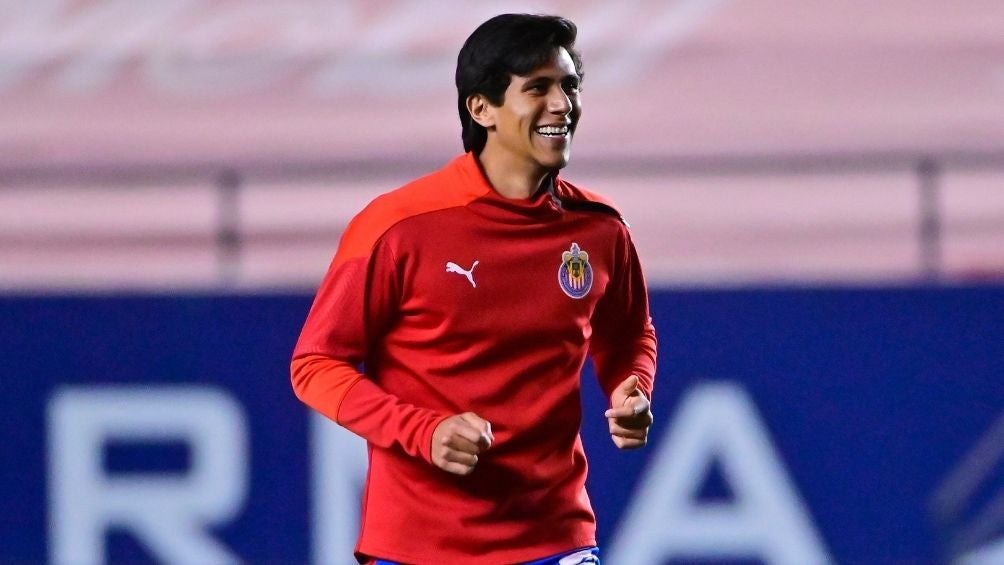 JJ Macías en un partido con Chivas 