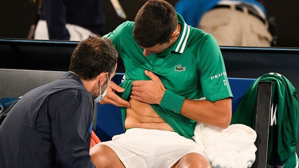 Novak Djokovic sufrió una lesión muscular