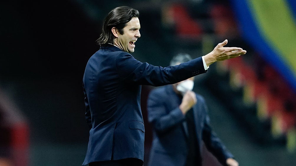 Santiago Solari en el América contra Gallos