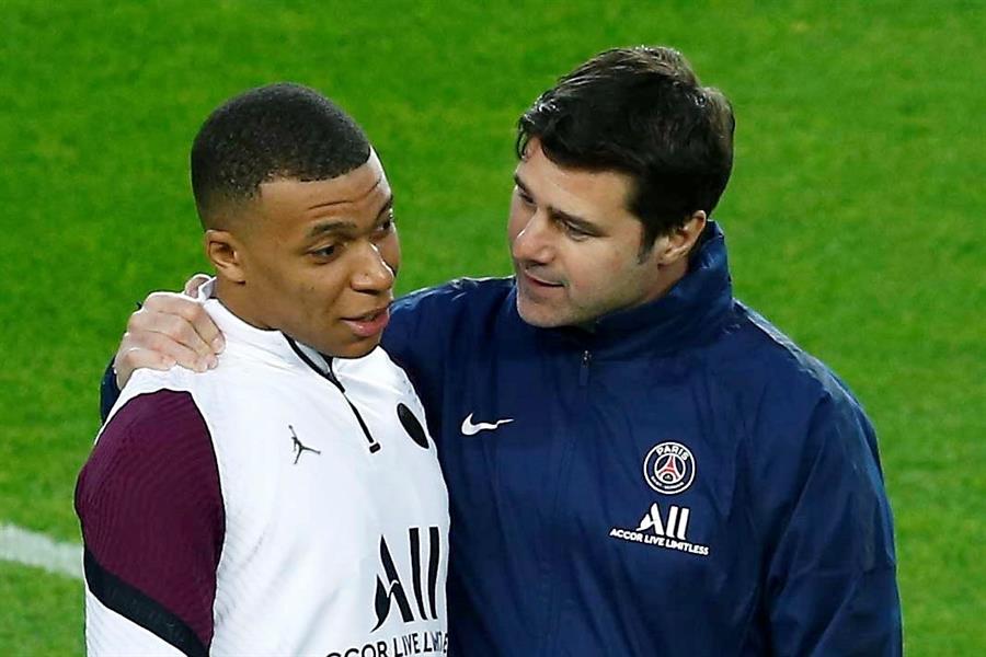 Mbappé y Pochettino en un entrenamiento 