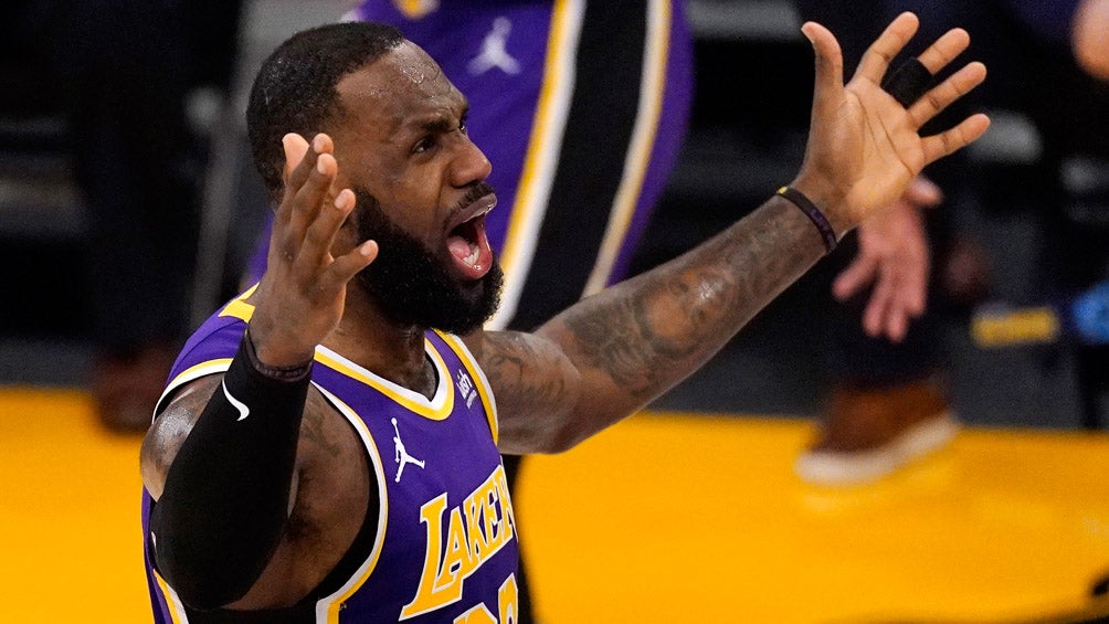 LeBron James, se molesta en juego de los Lakers