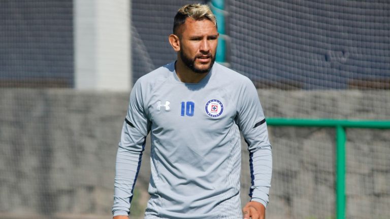 Walter Montoya durante un entrenamiento con Cruz Azul 