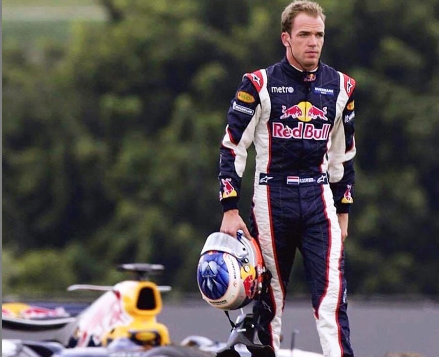 Robert Doornbos en carrera en Brasil con Red Bull