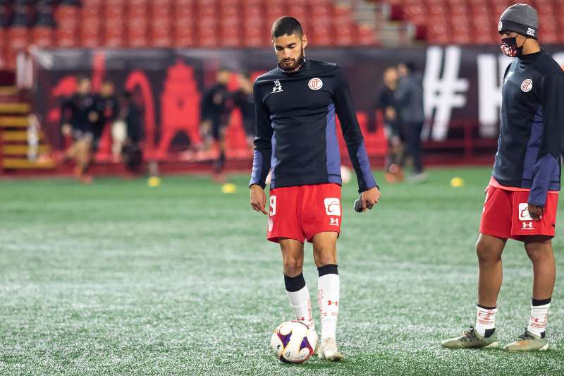 Paolo Yrizar jugando con Toluca