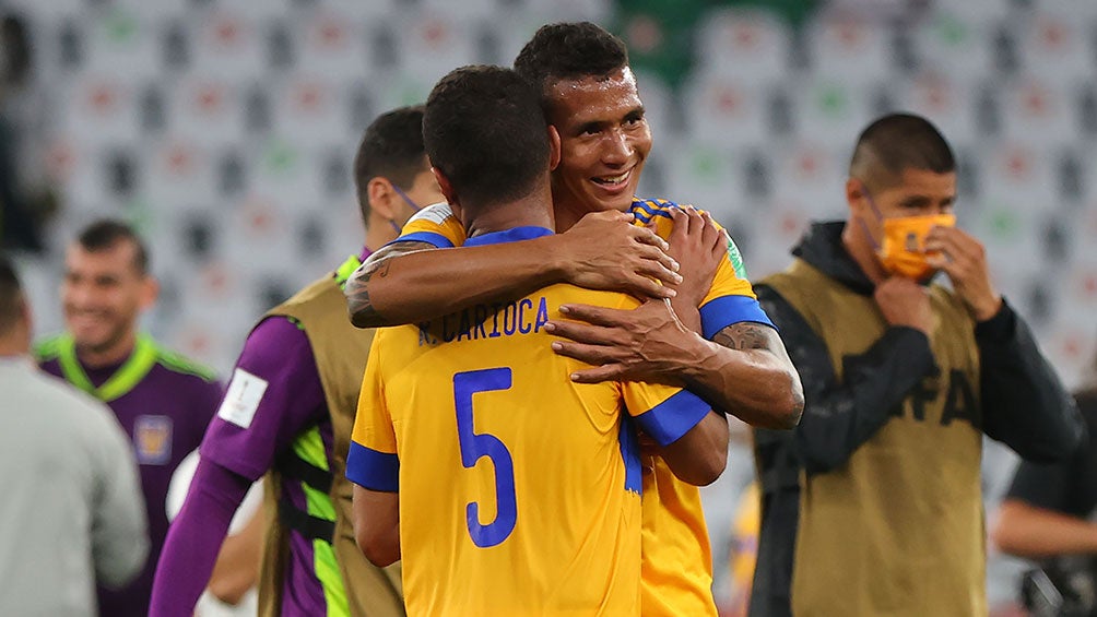 Jugadores de Tigres festejan la victoria ante Palmeiras