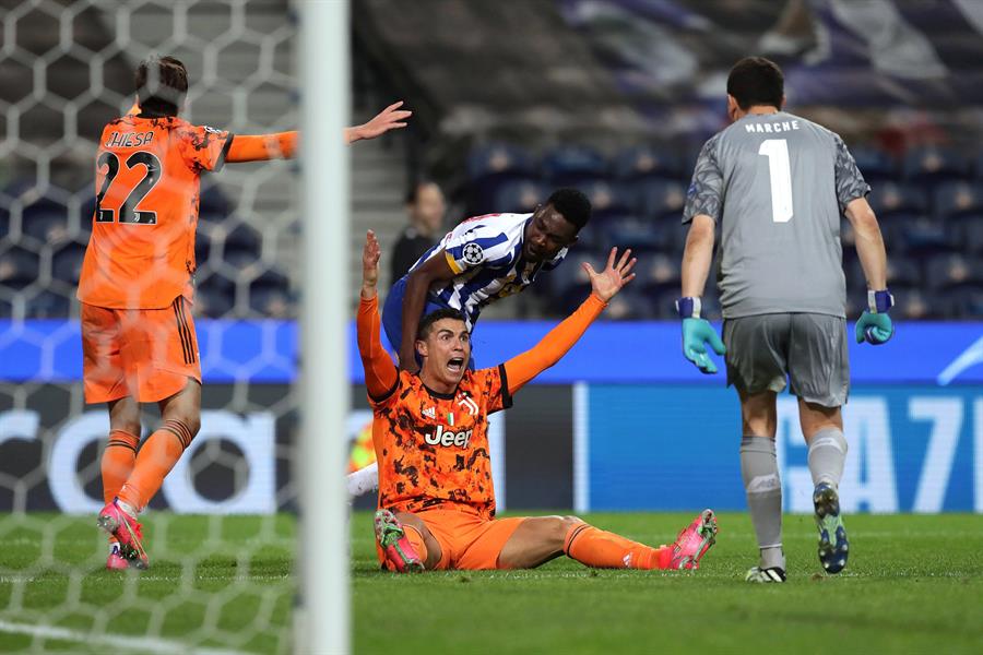 Cristiano se lamenta tras una acción ante Porto