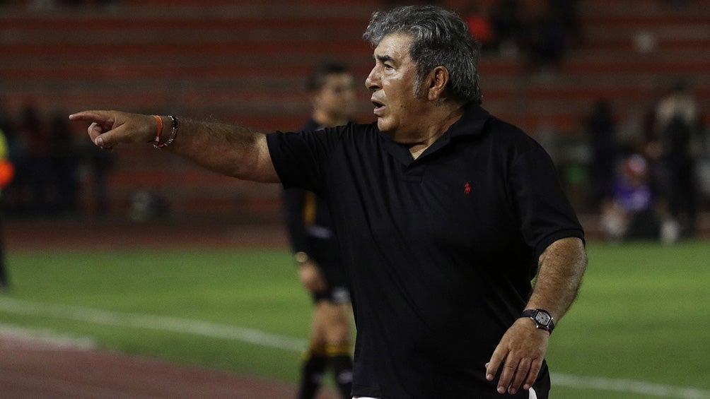 Carlos Reinoso, durante su etapa como DT del Correcaminos