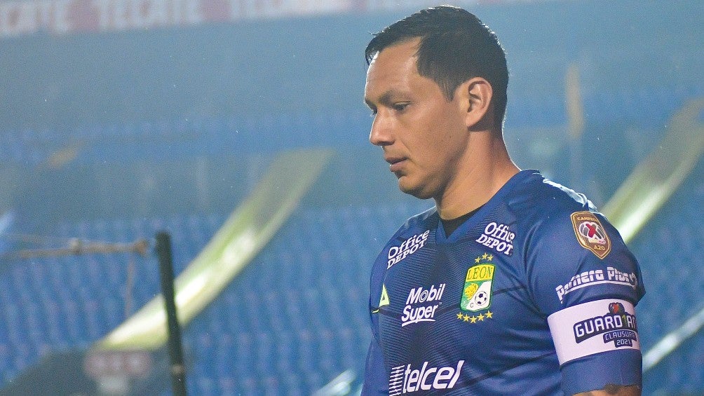 Rodolfo Cota durante un partido con León