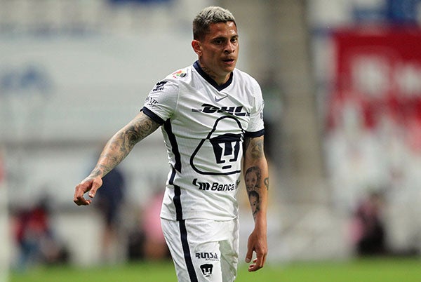 Juan Manuel Iturbe  en un partido con los Pumas