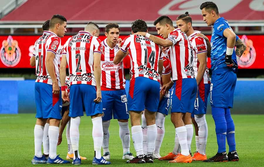 Jugadores de Chivas, antes de partido ante Necaxa