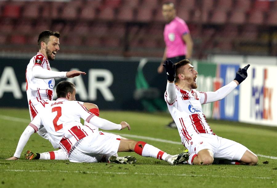 Jugadores de Estrella Roja en festejo