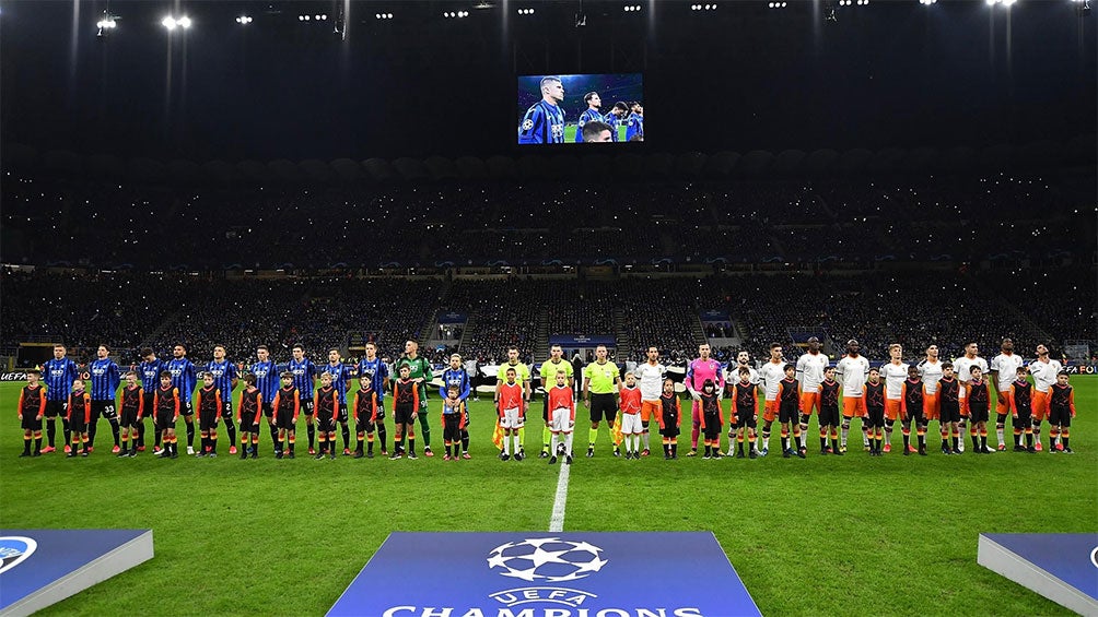 La ceremonia previa al Atalanta vs Valencia