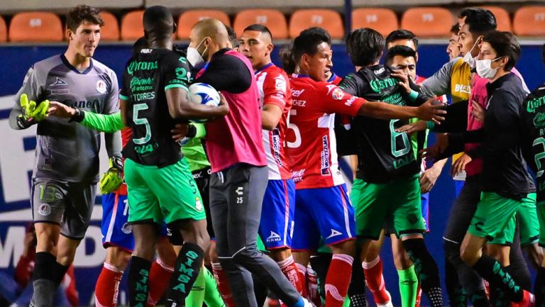 Conato de bronca entre Santos y Atlético de San Luis 