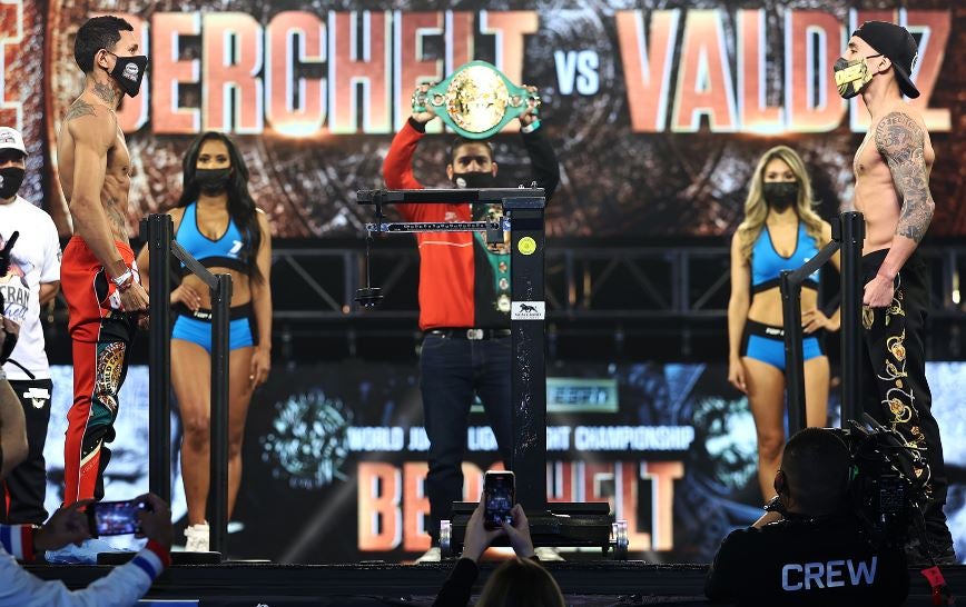 'Alacrán Berchelt' y Óscar Valdez, en ceremonia de pesaje