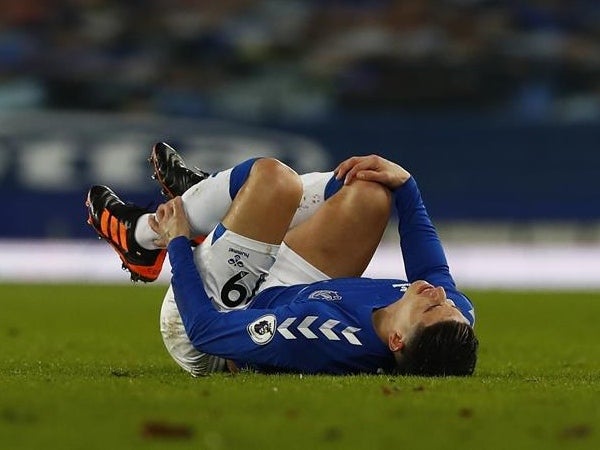 James Rodríguez se lesiona durante el Everton FC vs Fulham FC, en la Liga Premier Inglesa