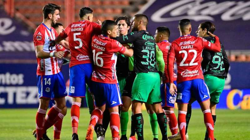 Pelea entre Atlético San Luis y Santos