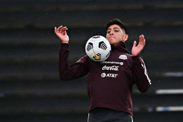 Edson Álvarez en práctica con el Tricolor