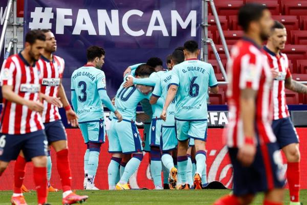 Los jugadores del Levante celebran el gol de José Luis Morales contra el Atlético de Madrid