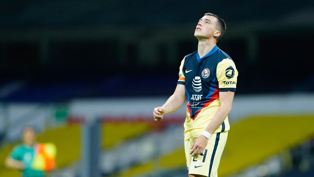 Federico Viñas durante un partido con América