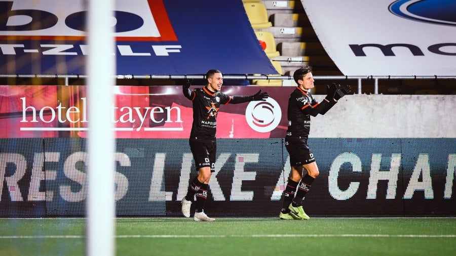 Jugadores del Zulte Waregem celebran un gol