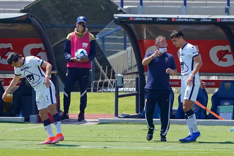 Andrés Lillini durante un partido con Pumas