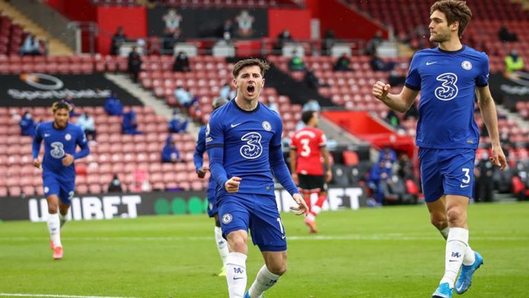 Mason Mount festeja su anotación 