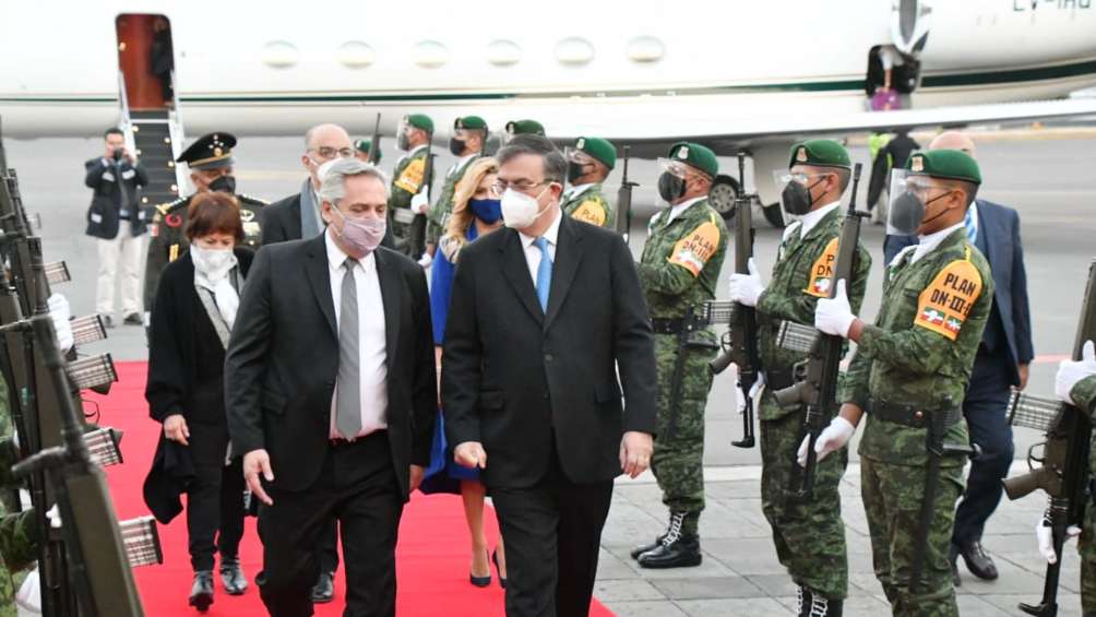 Alberto Fernández llegando a México