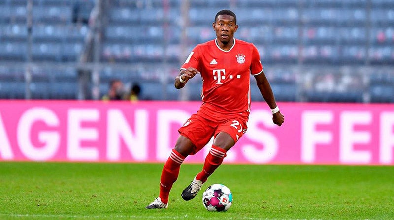 David Alaba durante un duelo con el Bayern Munich  