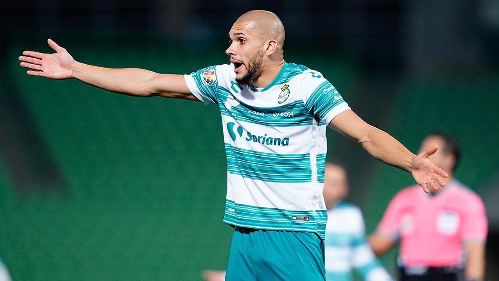 Matheus Doria  en un partido con Santos Laguna