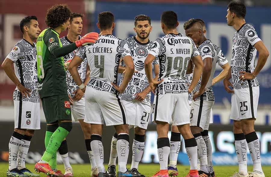 Jugadores del América, durante partido ante Atlas