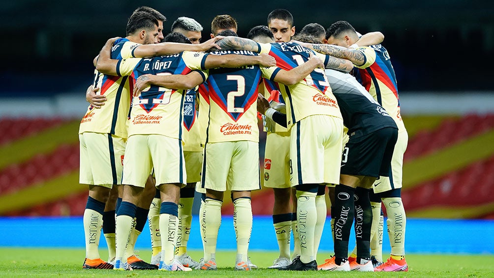 Jugadores de América se reúnen antes de un partido