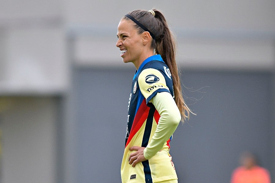 Janelly Farías durante un partido con América Femenil