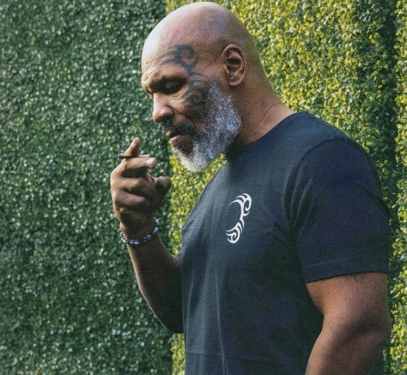 Mike Tyson en su negocio "Tyson Ranch"