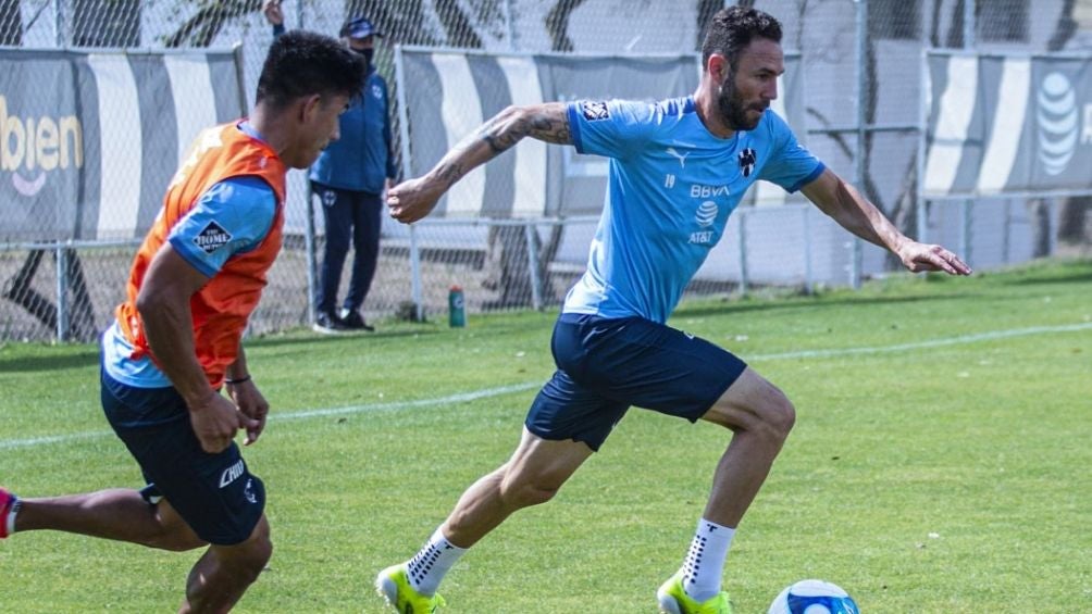 Jugadores de Rayados en un entrenamiento 