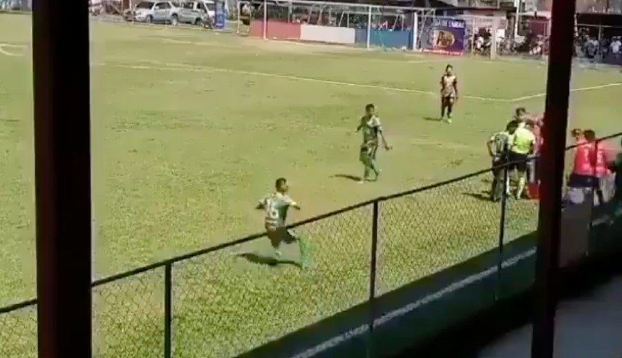 Futbolista guatemalteco fingió ser agredido por el público