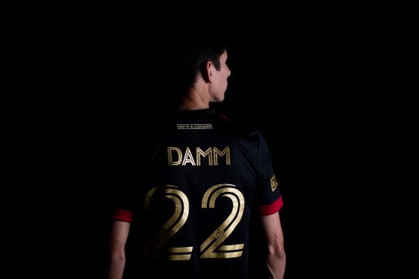 Jürgen Damm presenta la nueva playera del Atlanta United 