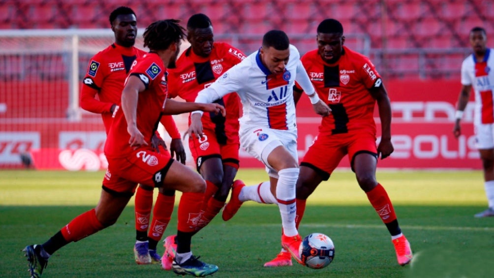 Mbappé en juego en el PSG vs. Dijon