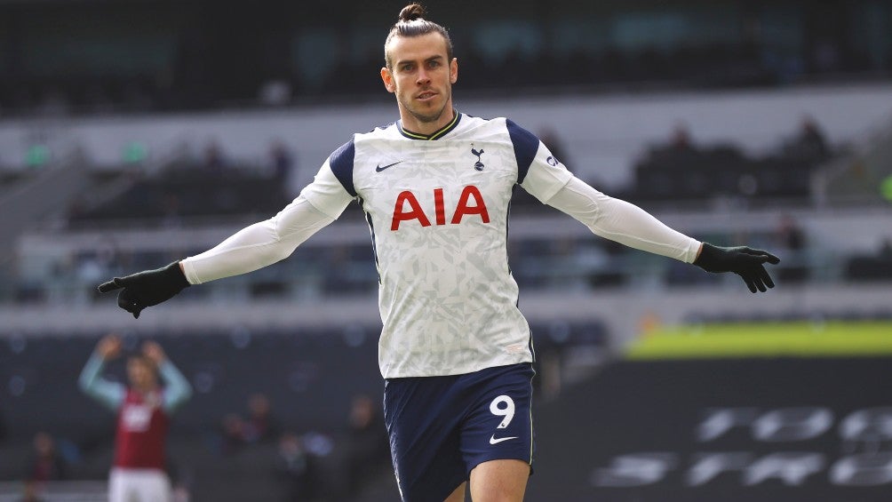 Gareth Bale, delantero del Tottenham, celebra doblete en la Premier League