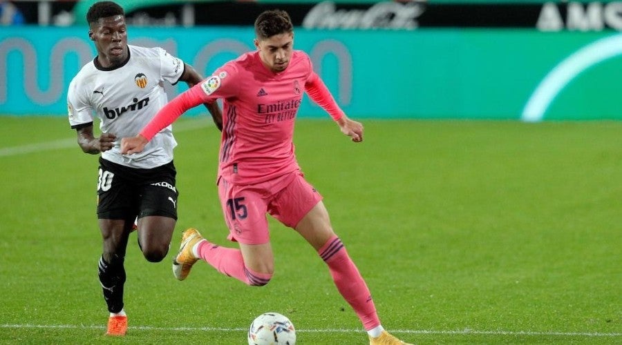 Federico Valverde durante un partido con el Real Madrid