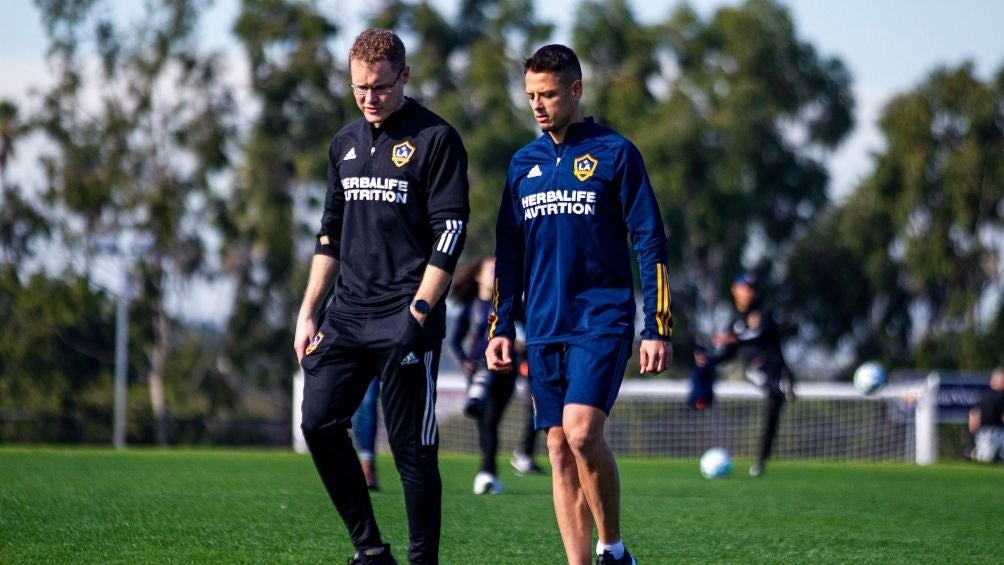 Chicharito en un entrenamiento con el Galaxy