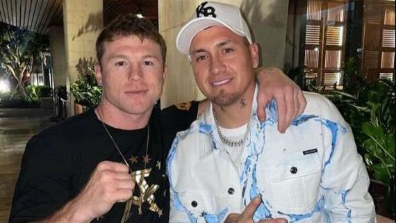 Canelo y Nico posan para una foto