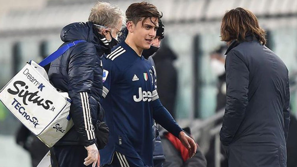 Paulo Dybala sale lesionado del duelo ante Sassuolo