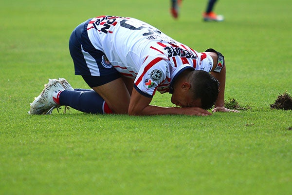 El delantero en un partido con la Sub 20 de Chivas