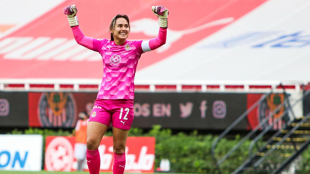 Blanca Félix en un partido con las Chivas