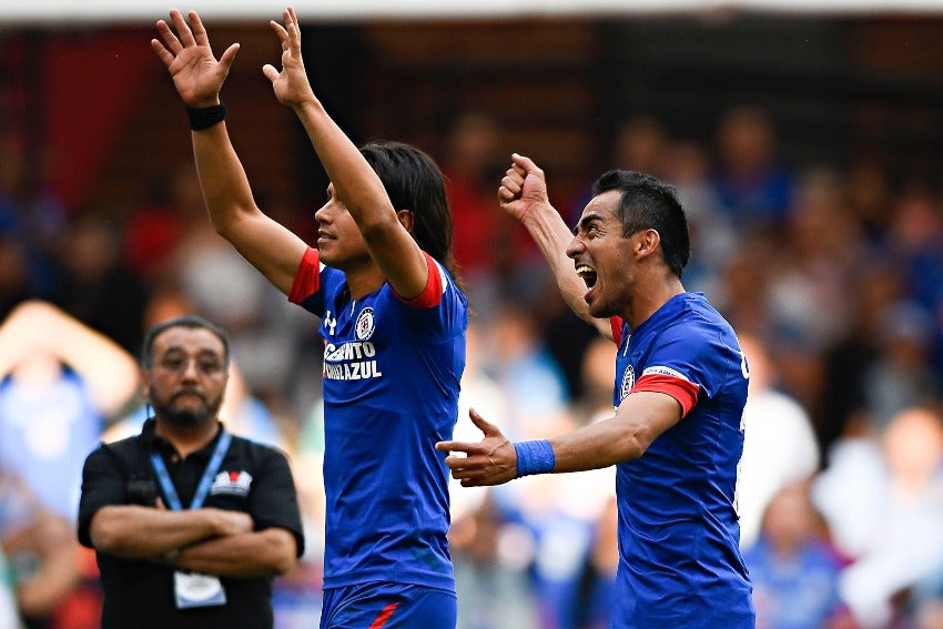 Gerardo Flores en un partido con Cruz Azul